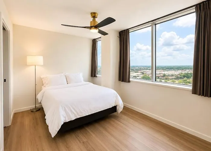 Luxury With Balcony Aparthotel Tulsa